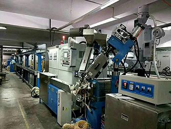 خط بثق عوازل الكابلات بـ 3 طبقات